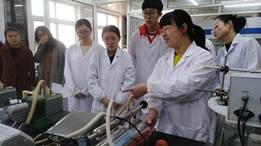 说明: F:\教务\2017教务文件\关于开展青岛大学第四届实验教学大奖赛的通知\预赛照片\微信图片_201711241504362.jpg